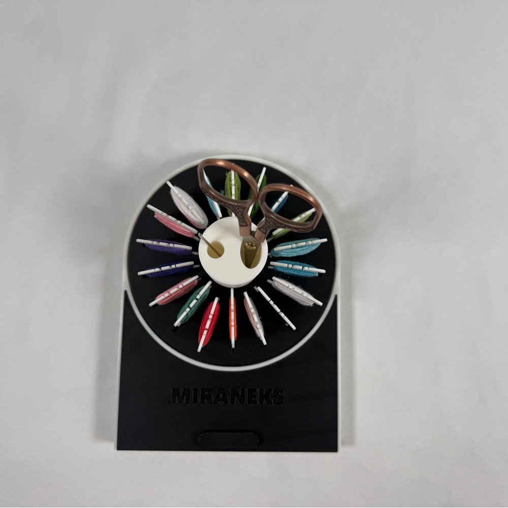 Multi-Color Thread Organizer with Scissors - Picture 5 of 8